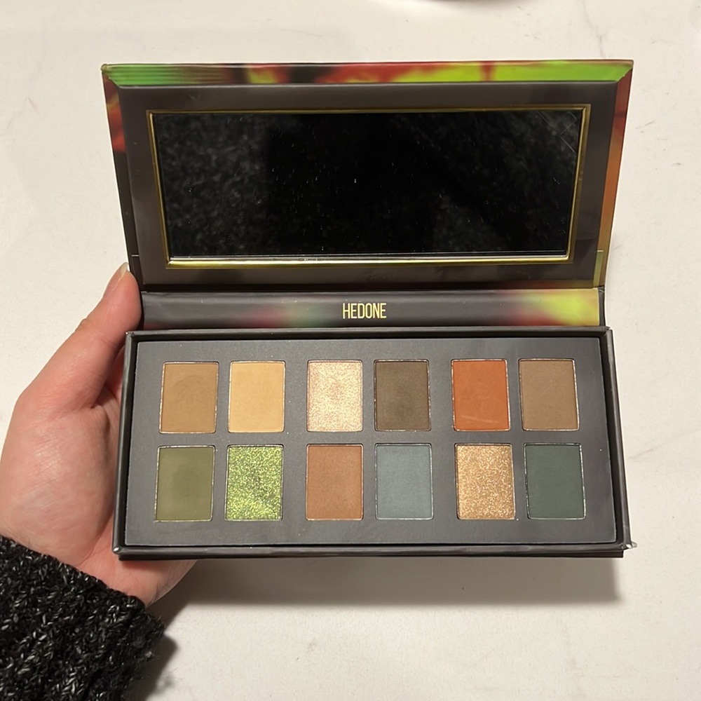 HEDONE glamour 90’s eyeshadow palette（摩登时代）